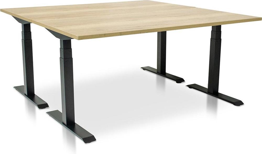 Een modern bureau met een strak, houten blad en stevige zwarte metalen poten. Het bureau is ontworpen voor een eigentijdse werkruimte en biedt een veelzijdige en duurzame oplossing voor thuis of op kantoor.