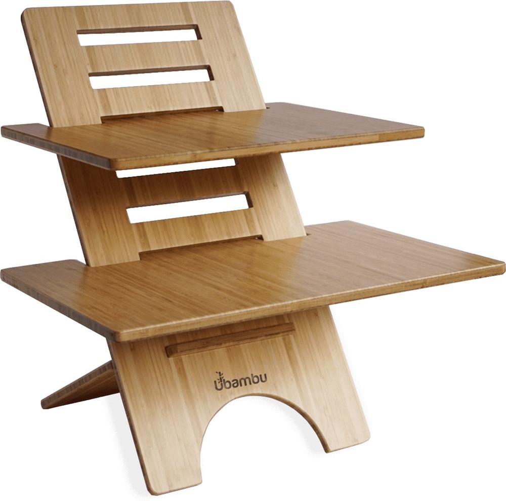 Een moderne, houten bureau organizer met een eigentijds ontwerp, gemaakt van bamboe. De organizer heeft twee niveaus en is ideaal voor het organiseren van werkruimte of kantoorbenodigdheden.