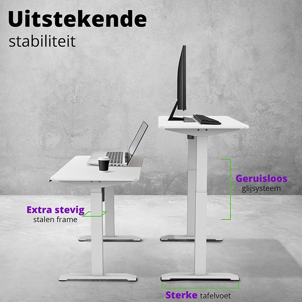 Twee verstelbare bureaus staan naast elkaar op een lichte achtergrond, met een laptop en een monitor op de bureaus. Belangrijke kenmerken zoals "uitstekende stabiliteit," "extra stevig stalen frame," en "geruisloos glijsysteem" zijn in kleurige tekst naast de bureaus geplaatst.