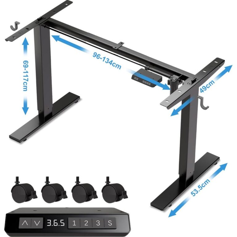 Een verstelbaar bureauframe met een hoogte-instelling tussen 69 en 117 cm en een breedte van 96 tot 134 cm. Onder het bureau zijn vier zwenkwielen zichtbaar, samen met een bedieningspaneel met digitale weergave.