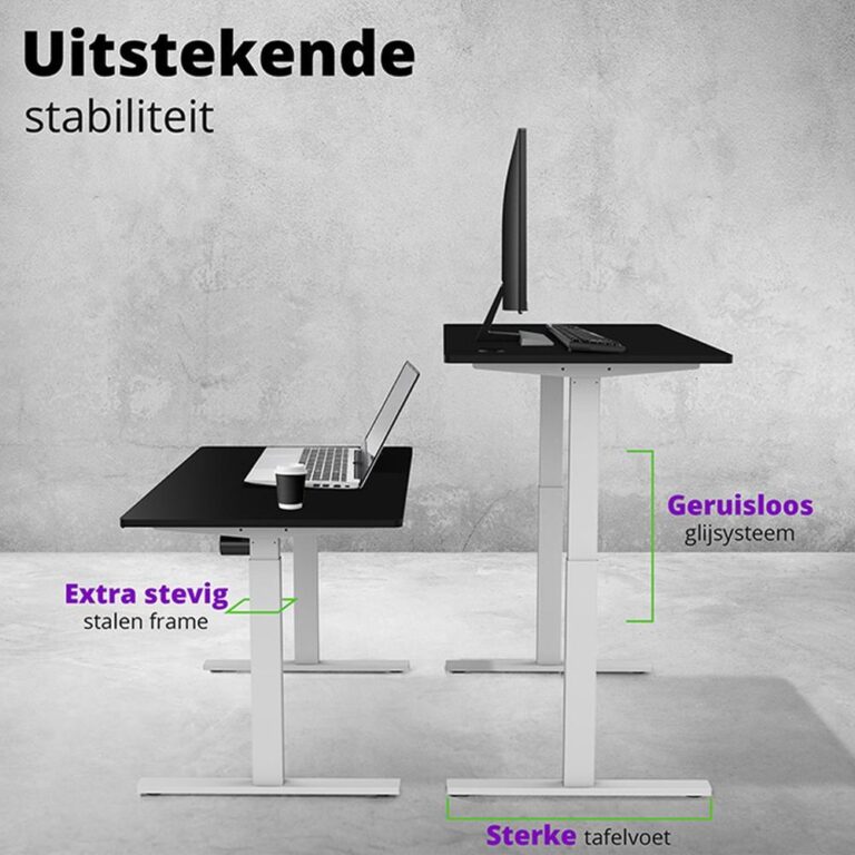 Afbeelding van twee verstelbare bureaus, waarbij het linker bureau is uitgerust met een laptop en een kopje, terwijl het rechter bureau een monitor en toetsenbord heeft. De afbeelding benadrukt de uitstekende stabiliteit en sterke constructie van de bureaus, met tekst die kenmerken zoals een geruisloos glijsysteem en extra stevige stalen frames benoemt.