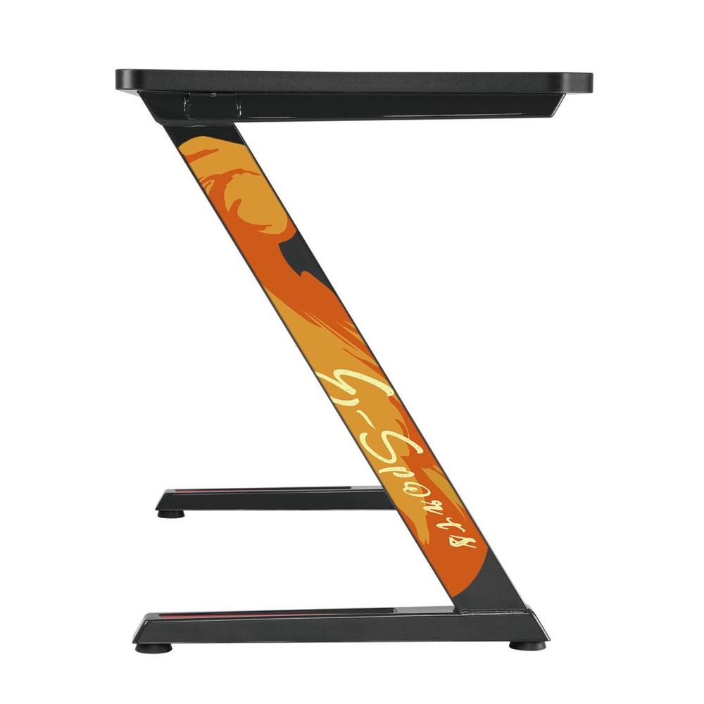 Zijaanzicht van een moderne gamingtafel met een zwart bovenblad en opvallende, grafische zijkanten in oranje en zwart. De tafel heeft een unieke, slanke 'Z'-vormige structuur die zorgt voor een eigentijdse uitstraling.