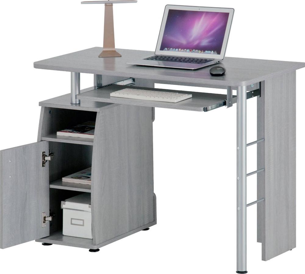 Een modern, grijs bureau met een laptop, een toetsenbord en een muis op het werkblad. Het bureau heeft een onderste opbergruimte met vakken en een deur voor extra opslag.