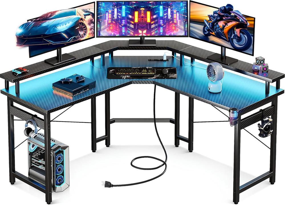 Moderne Gamingdesk Hoekopstelling Drie Monitoren Accessoires