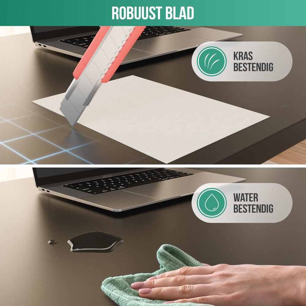 Afbeelding toont een schaar met een robuust blad die gebruikt wordt om een papier op een gladde, kras- en waterbestendige tafel te snijden. Onderaan is een hand te zien die een doek gebruikt om water van het oppervlak te vegen, wat de onderhoudsvriendelijkheid van de tafel benadrukt.