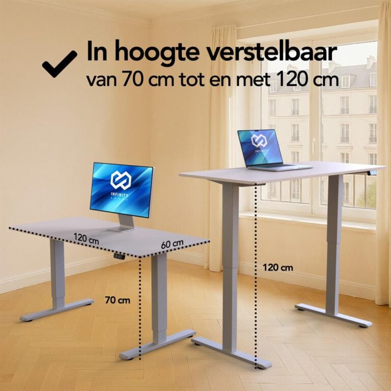 Een verstelbare bureau toont twee standen: één op 70 cm en één op 120 cm hoogte. De afbeelding bevat ook een computerbeeldscherm met het logo van 'INFINITY' en een lichte achtergrond met raampartijen.